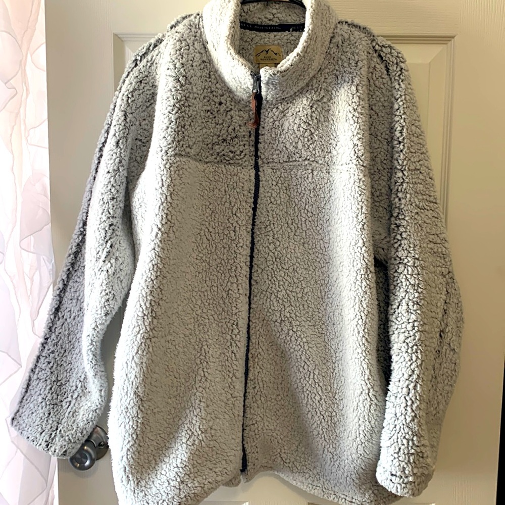 Beautiful Sherpa zip up